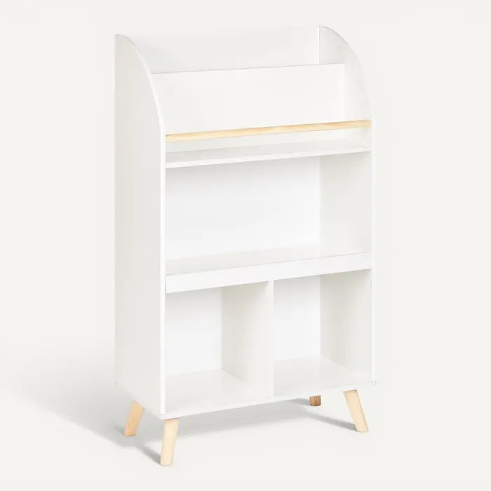 **Moderne witte boekenkast met houten details**